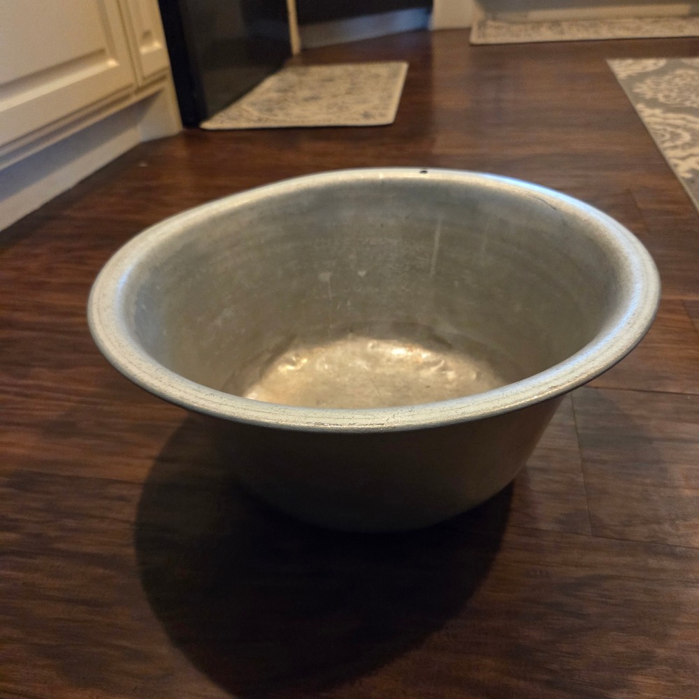 Vintage Large Aluminum Wash Basin Round Metal Farmhouse Tub 15.5 Inch